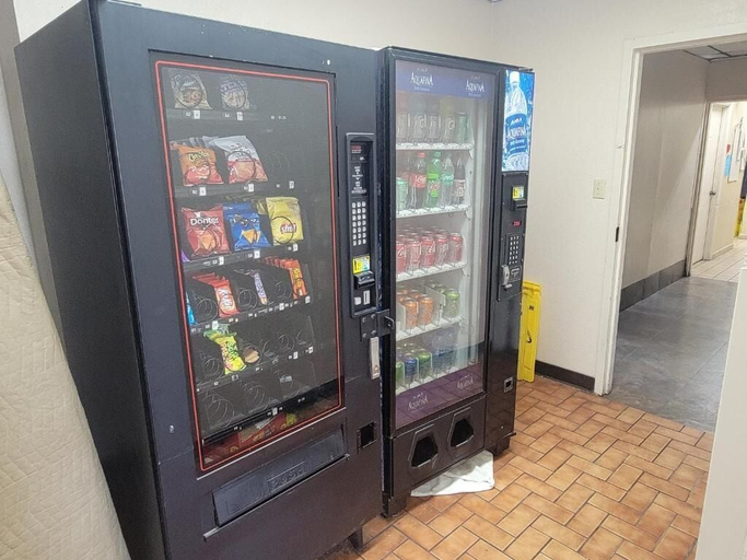 Food & Drinks 5, Studio 9 Inn & Suites, Morgan