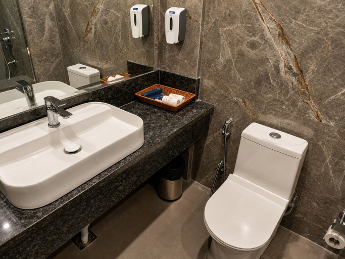 Bathroom 5, Bel-La Monde Hotel NH8 at 6km from IGI Airport Delhi, Delhi