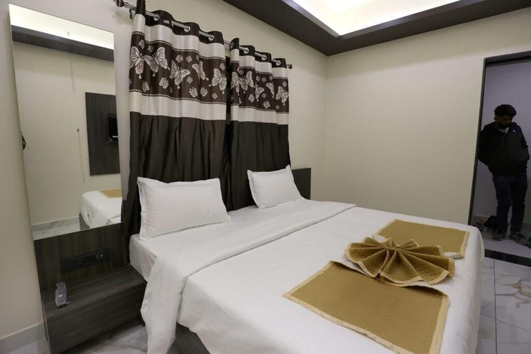 Room 4, Hotel Bansi palace, Devbhumi Dwarka