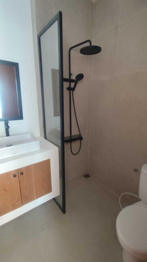Bathroom 5, Monstera A10, Badung