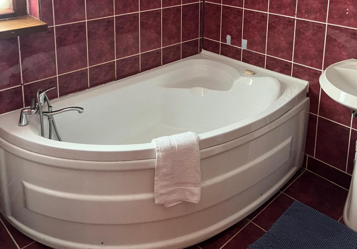 Bathroom 4, Roman Villa, Sleeps 8 With Parking and Garden, Roman