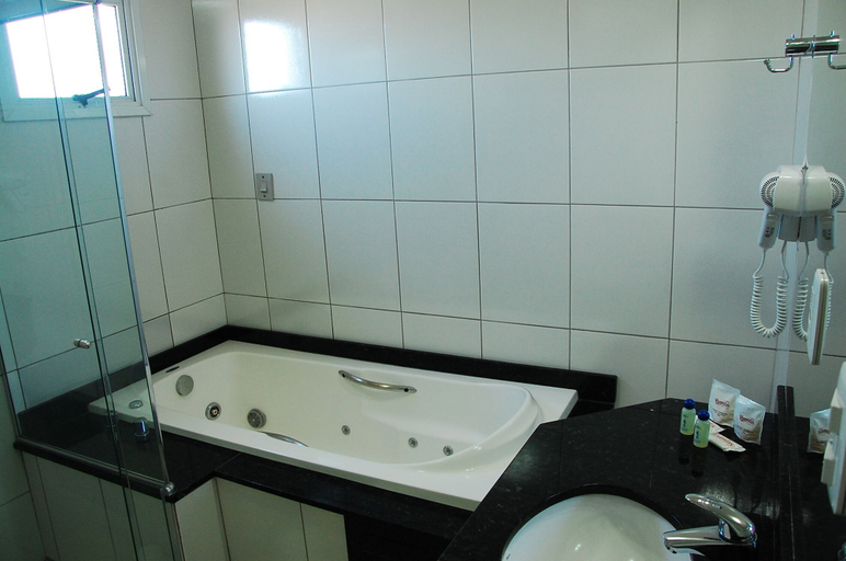Bathroom 4, Vivendas Hotel, Erechim