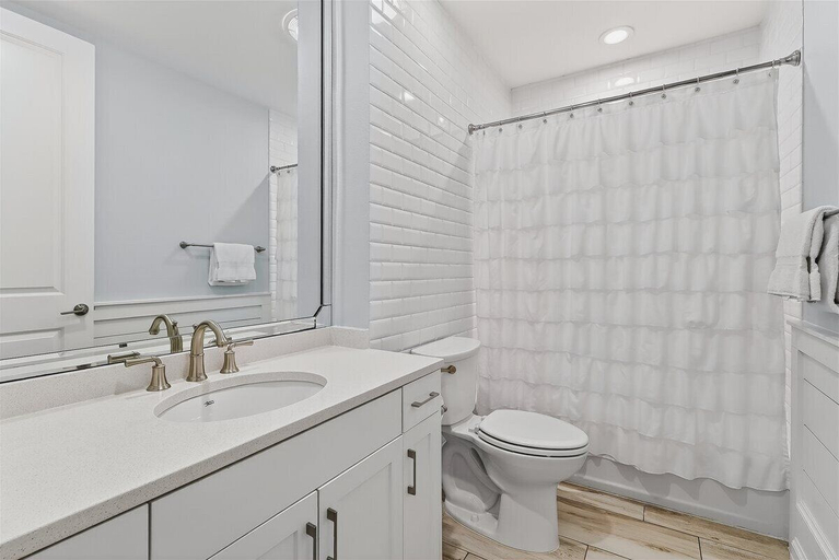 Bathroom 4, Blue Serenity TC 10204, Nueces