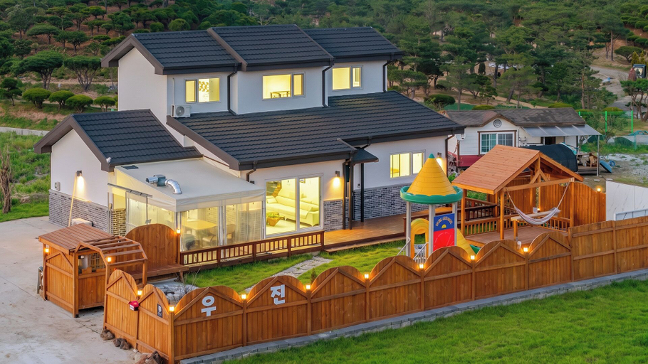 Exterior 3, Gangneung Ujin Pool Villa, Gangneung