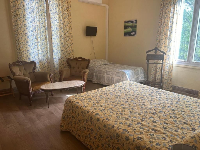 Bedroom 4, Le Parc aux Cèdres, Hérault