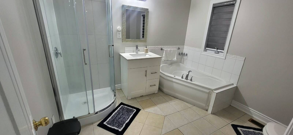 Bathroom 2, Cozy 3BR Brampton, Peel
