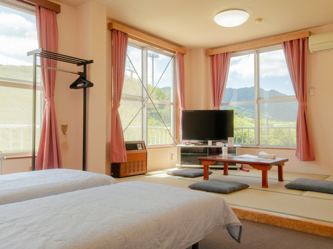 Bedroom 2, ishiuchiskicenter, Minamiuonuma