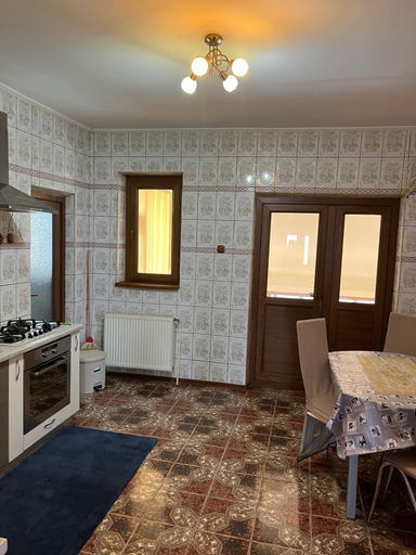 Private kitchen 3, Roman Villa, Sleeps 8 With Parking and Garden, Roman