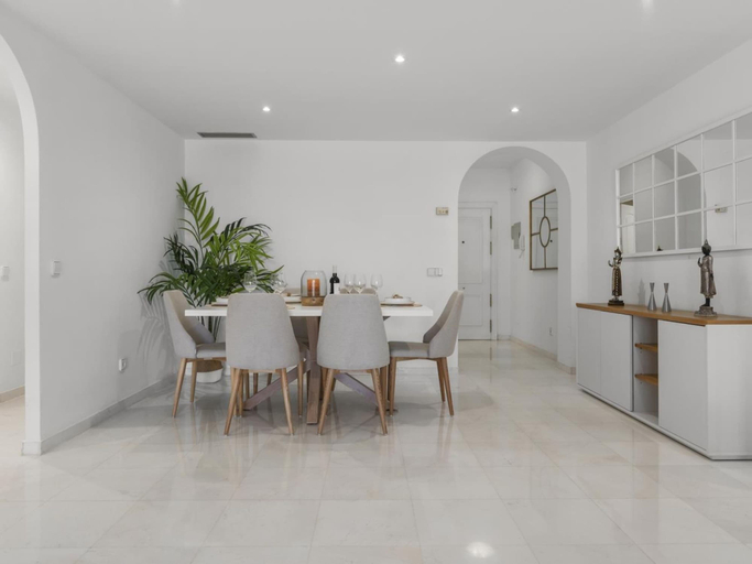 Others 2, Beach Puerto Ban s 3 Br Apartment, Málaga