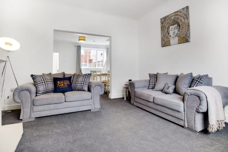 Room 2, Comfortable three Bedroom Family Apartment, Sunderland
