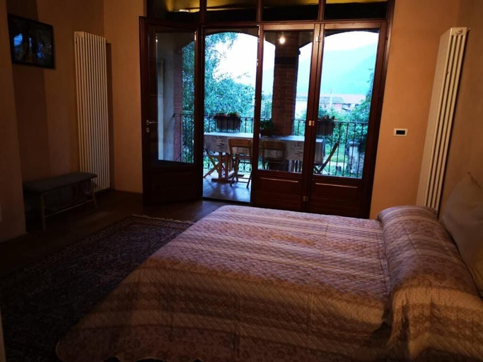 Bedroom 2, Agriturismo Magnarosa, Cuneo
