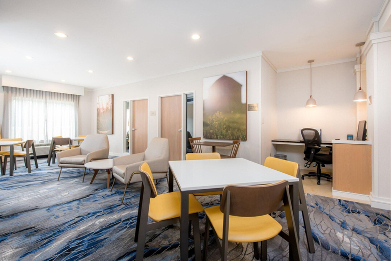 Food & Drinks 5, Fairfield Inn & Suites By Marriott - Brunswick, Glynn