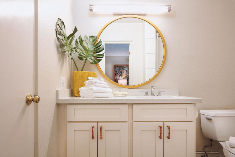 Bathroom 5, White Sands Hotel, Honolulu