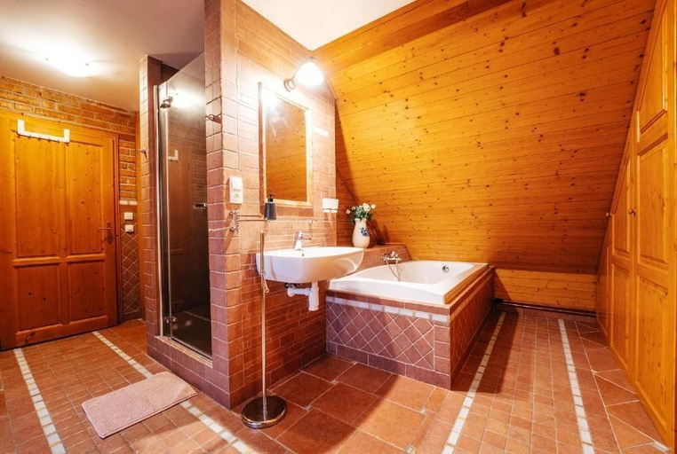 Bathroom, Andělský Dvůr, Jindřichův Hradec