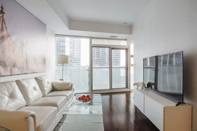 Living area 2, Harbour Skyline, Toronto