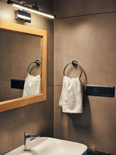 Bathroom 3, Himkosi Farm by the River, Almora