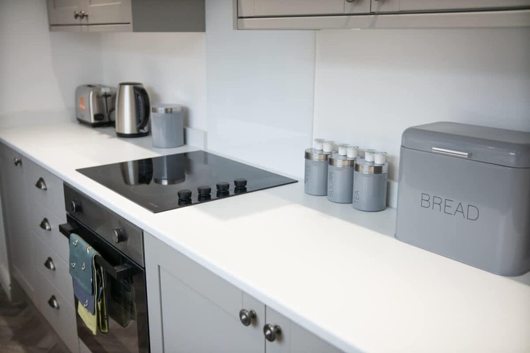 Room 5, Comfortable three Bedroom Family Apartment, Sunderland