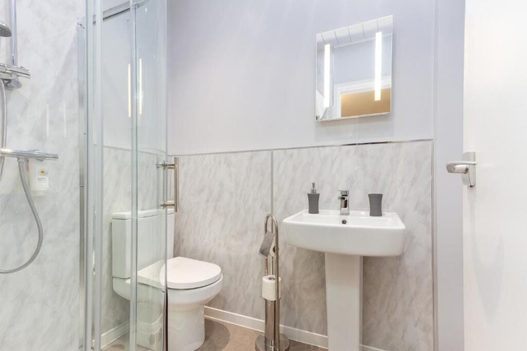 Bathroom 3, The Hollingworth, Lancashire