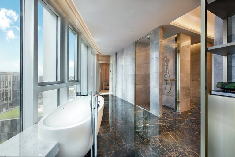 Bathroom 4, Crowne Plaza Shenzhen World Exhibition and Convention Center by IHG, Shenzhen