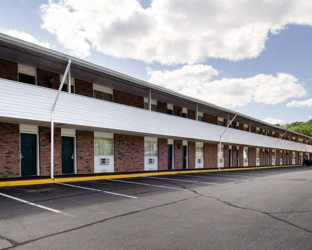 Exterior & Views, Econo Lodge Inn and Suites Northborough MA, Worcester