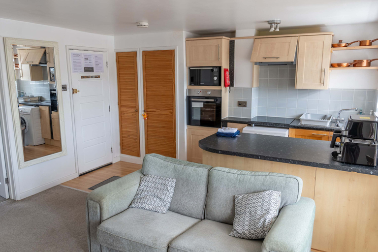 Room 2, Comfortable Flat In Devonport Wifi Full Kitchen, Plymouth