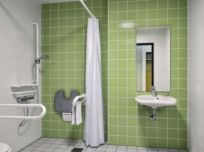 Bathroom 5, B&B Hotel Osnabrück, Osnabrück