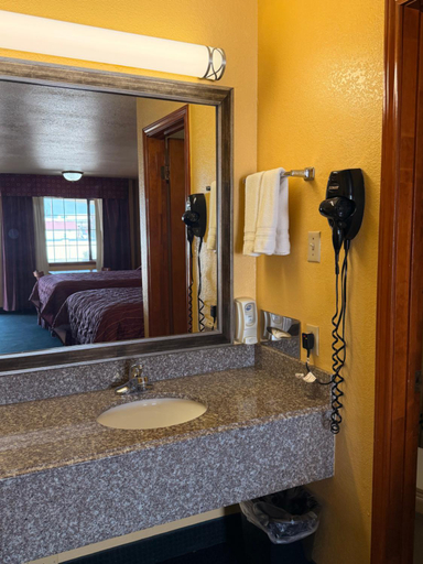 Bathroom 3, Royal Inn Pearsall, Frio