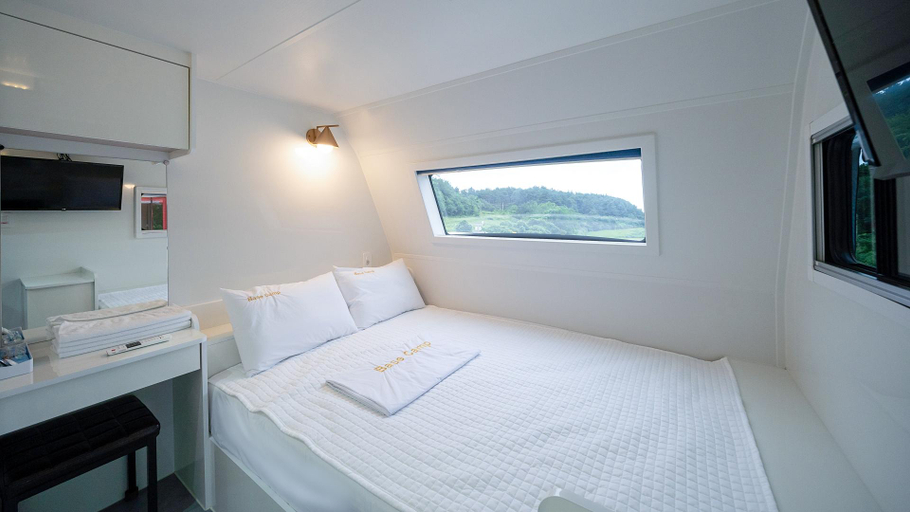 Bedroom, Yangyang Base Camp Caravan, Sokcho