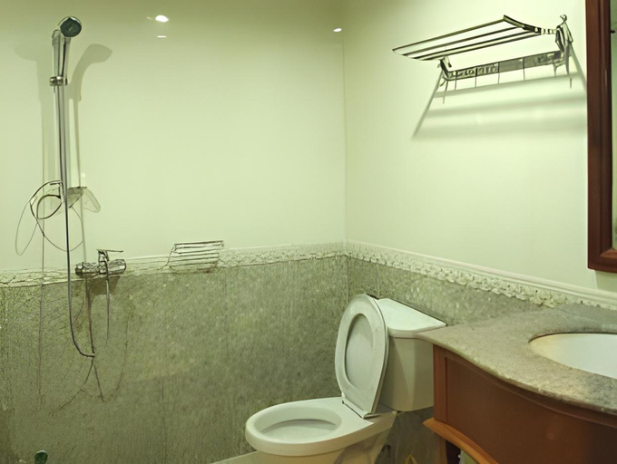 Bathroom 2, Angkor Serey Suosdey Guesthouse, Siem Reap