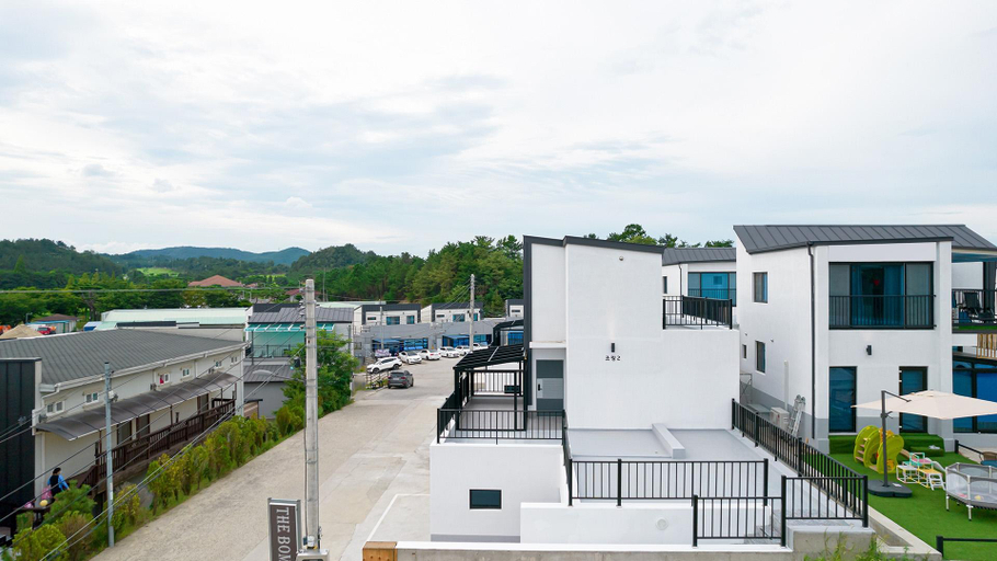 Exterior & Views 1, Gyeongju Cue Bomun Poolvilla, Gyeongju