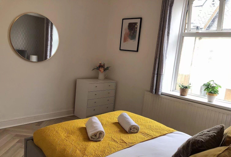 Bedroom 2, Modern 3 bedrooms house with 6 guests, Sheffield