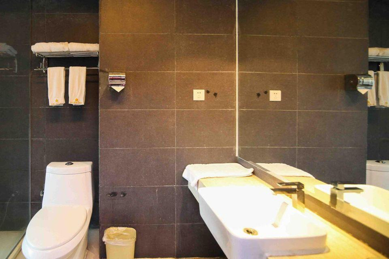 Bathroom, Jin Bo Te Holiday Hotel(Dongguan Changping store), Dongguan