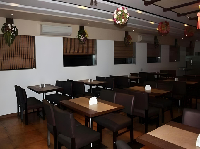 Food & Drinks 4, Hotel Om Sai International, Ahmadnagar