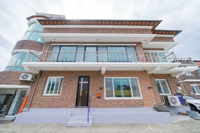 Exterior & Views 1, Goseong Seolhee Pension, Goseong