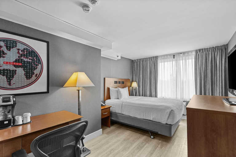 Bedroom 3, Ramada Plaza by Wyndham Montreal, Montréal