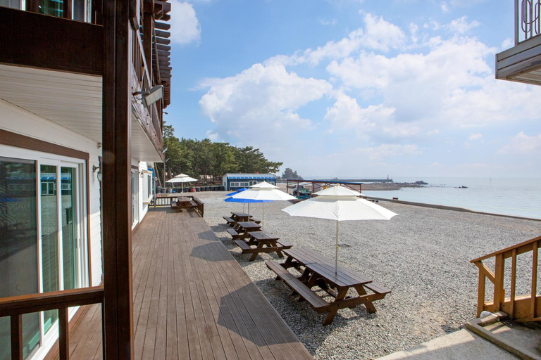Others 3, Taean Gombawi Pension, Taean
