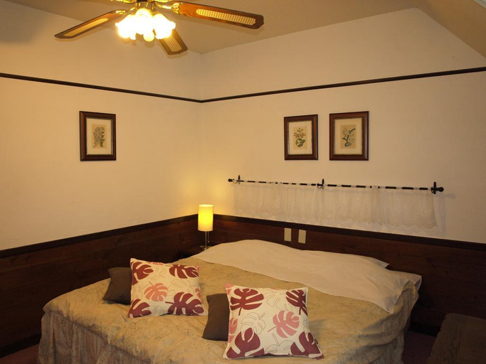 Bedroom 1, Royal Silk Inn, Myōkō