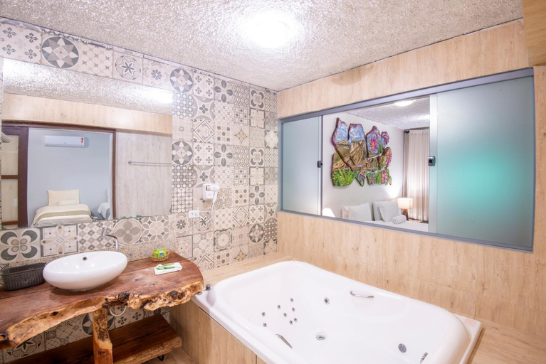 Bathroom 4, Lendas do Capao Pousada, Palmeiras