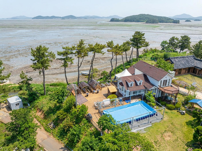 Exterior & Views 1, Seosan Gaetmaeul Villa Pension, Seosan