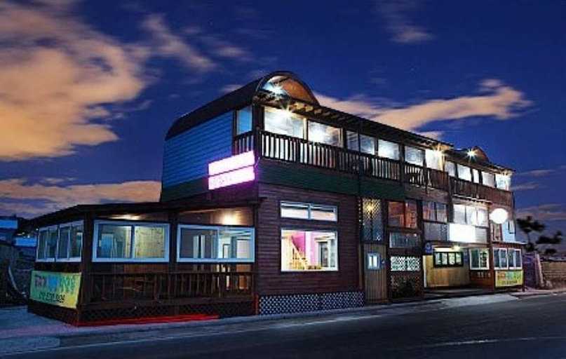 Exterior & Views, Gangneung Rainbow Pension, Gangneung