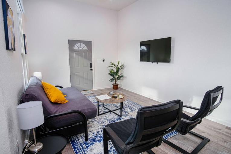 4, Magnificent 4BR Near Famous Riverwalk and Downtown, Bexar