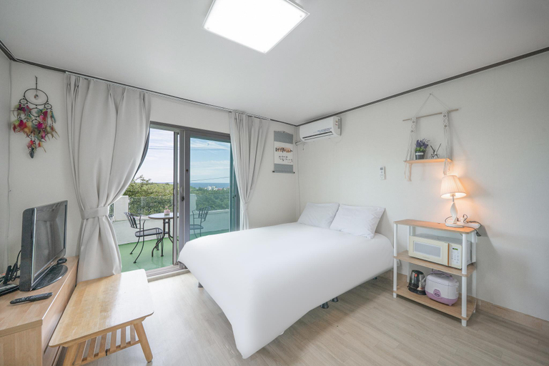 Bedroom 3, Seogwipo Arirang Pension, Seogwipo