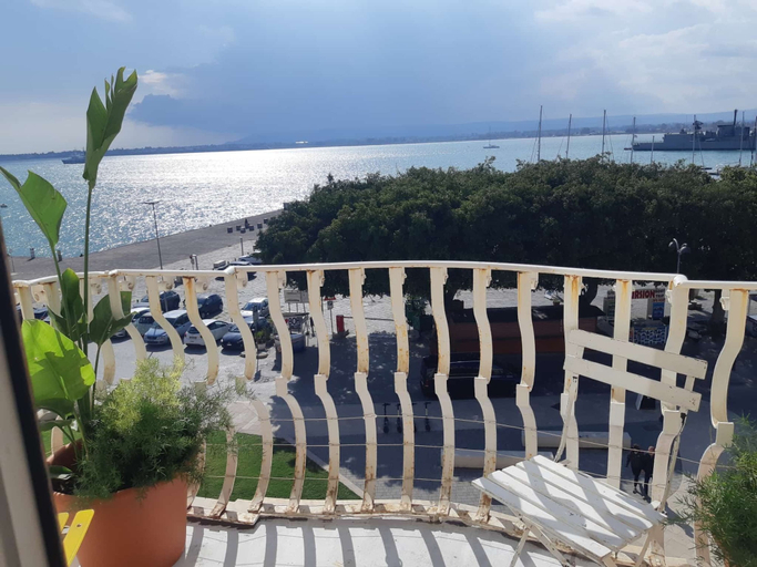 Property grounds 3, La casa dei fiori sul mare, Syracuse