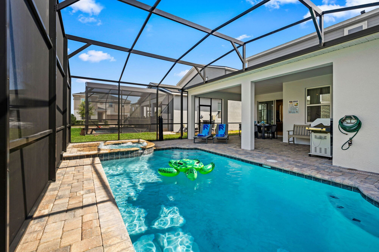 Room 4, Brand New 6BR Villa Pool Spa PS5 Loft 2380, Osceola