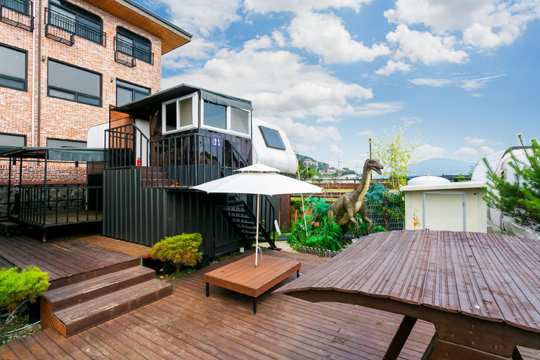Exterior & Views