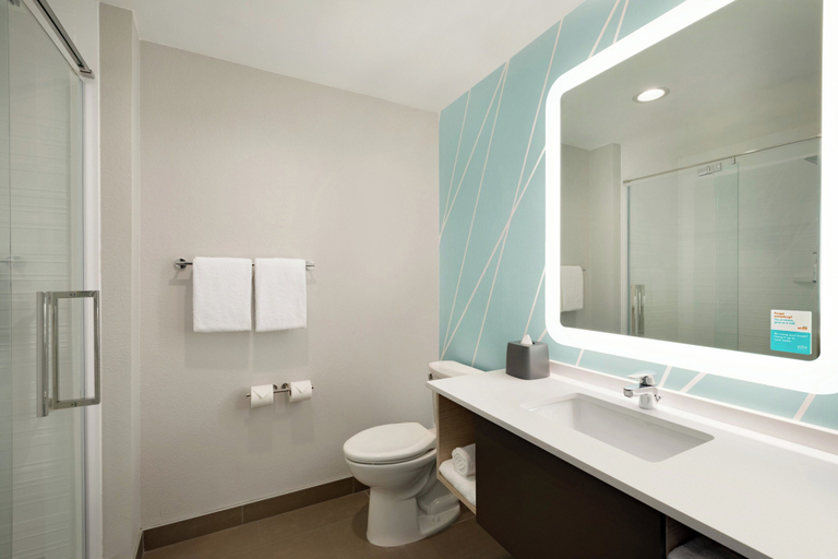Bathroom 3, avid hotel Lancaster by IHG, Lancaster