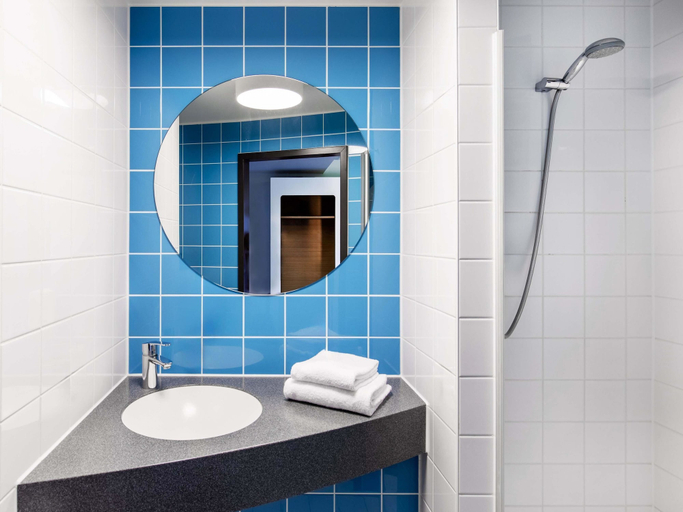 Bathroom 5, B&B Hotel Hamburg-Wandsbek, Hamburg
