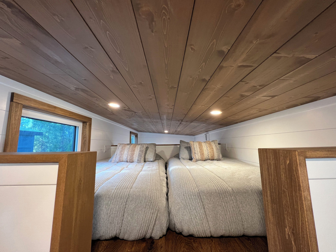 Room 4, Tiny Blue at Yosemite Gateway, Tuolumne