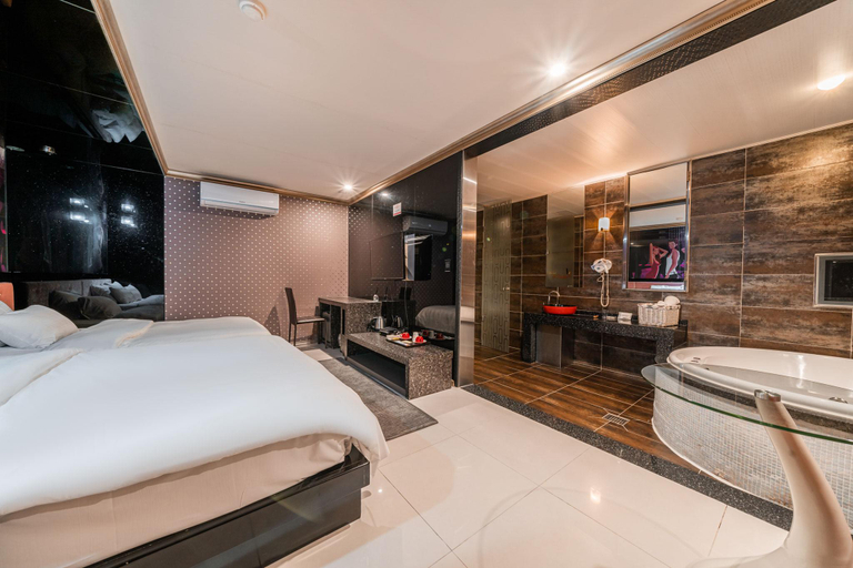 Bedroom 3, Jeju Ichae Hotel, Jeju