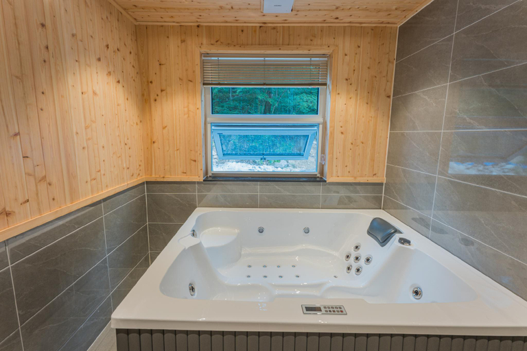 Bathroom 2, Gapyeong Castana Pension, Gapyeong